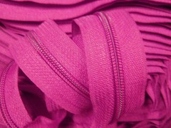 Růžový cyklámový zip nekonečný zipová páska metráž zipu