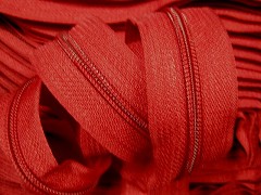 Červený zip nekonečný zipová páska metráž zipu