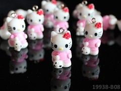 Růžový přívěšek hello kitty, á 1ks