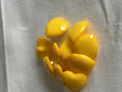 ŽLUTÁ srdíčka-knoflíky, á 1ks nebo balení 10ks   
